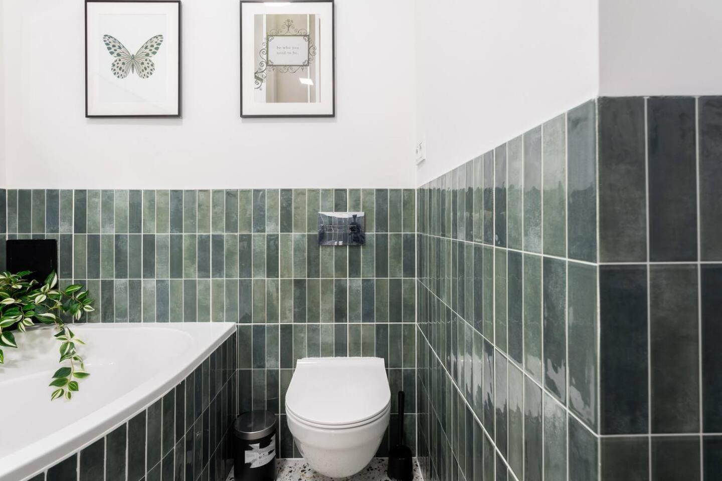 Fifty Center Sienna Апартаменти