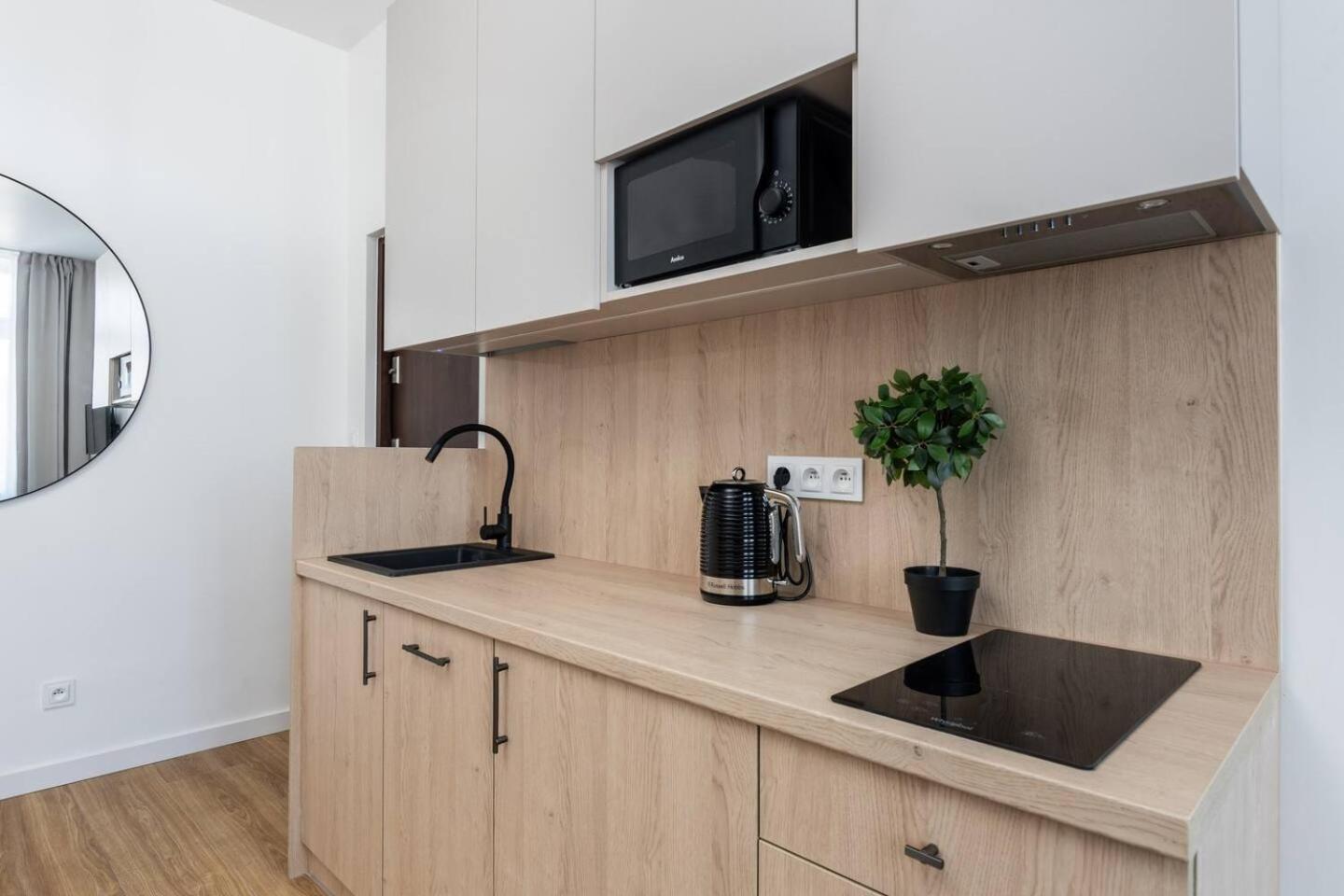 Fifty Center Sienna Апартаменти